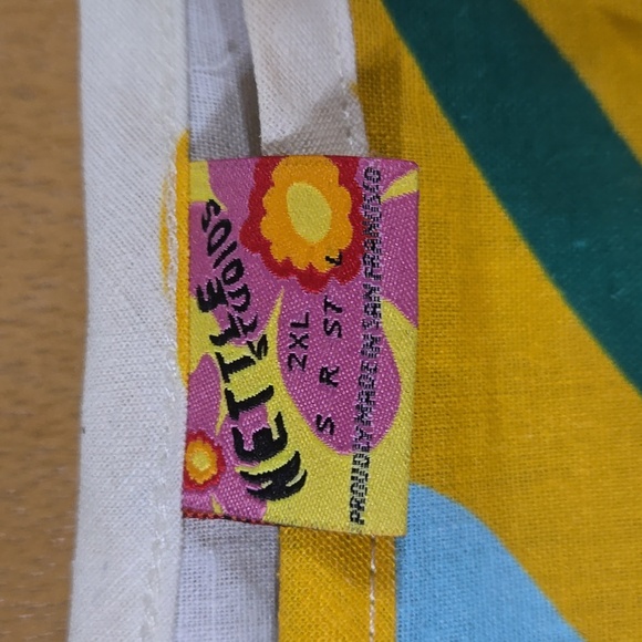 Colorful Abstract Print Crop Top - Picture 2 of 3